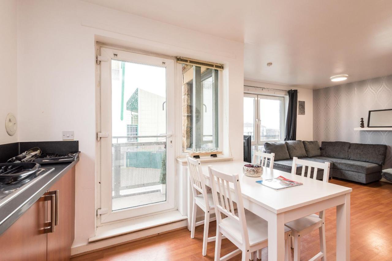 Modern Spacious 3 Bedroom City Centre Apartment - Free Parking - Private Balcony EDI Kültér fotó