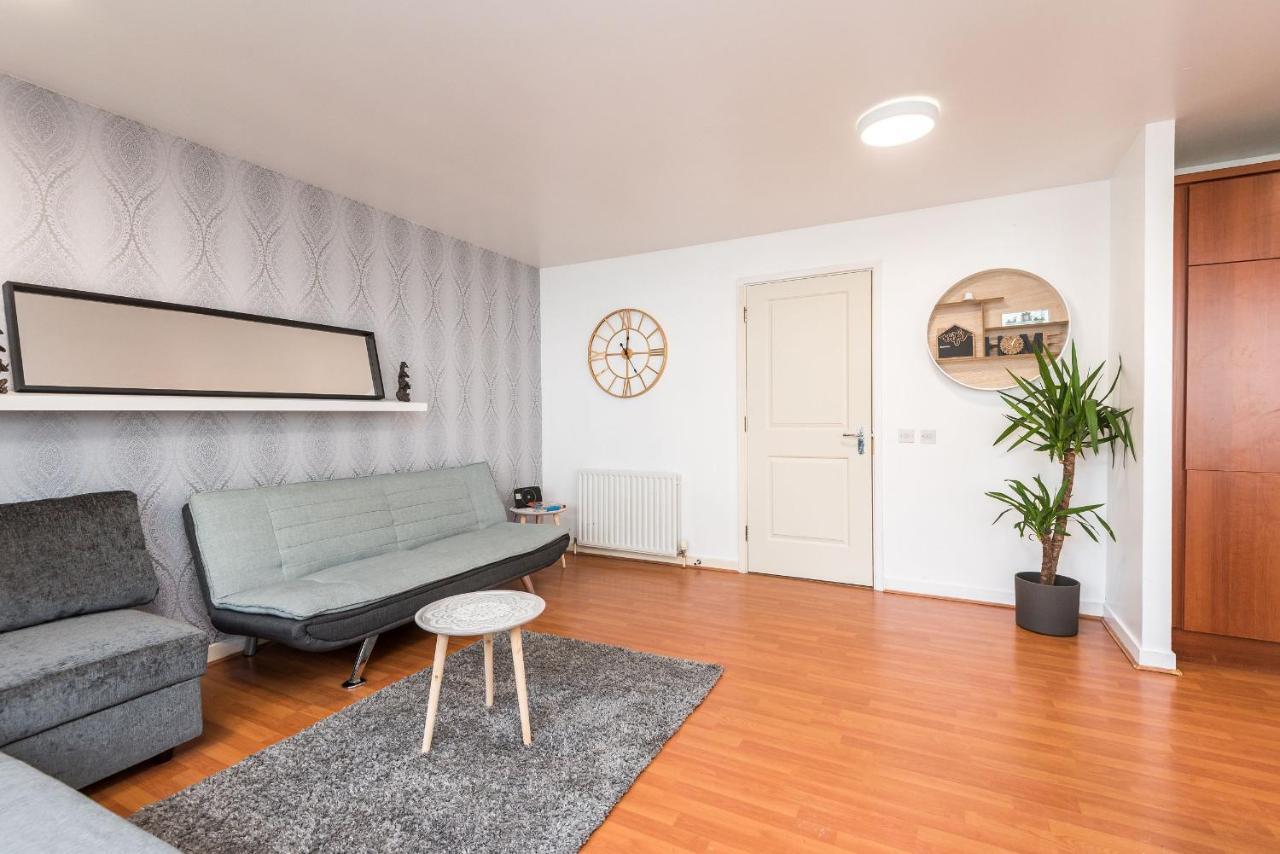 Modern Spacious 3 Bedroom City Centre Apartment - Free Parking - Private Balcony EDI Kültér fotó