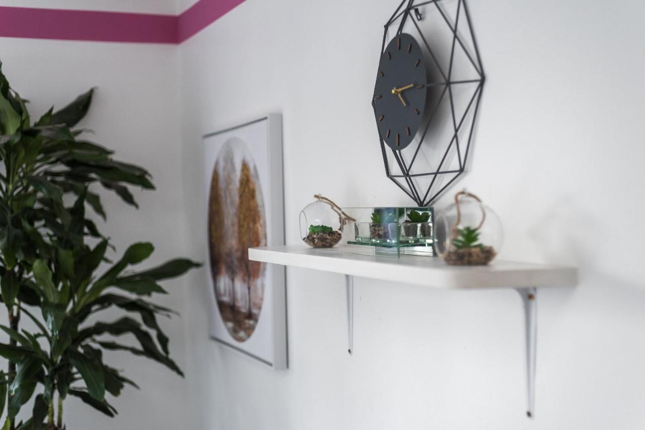 Modern Spacious 3 Bedroom City Centre Apartment - Free Parking - Private Balcony EDI Kültér fotó