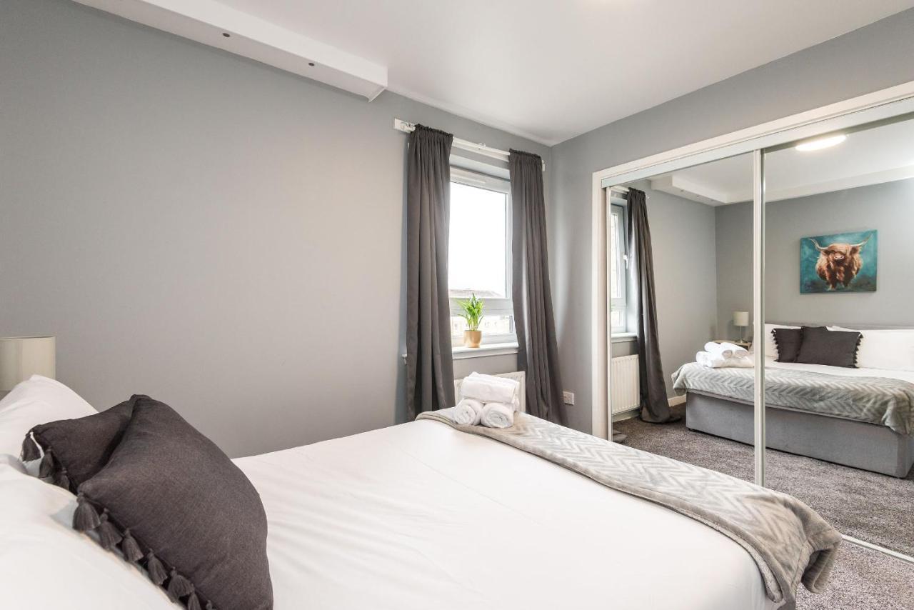 Modern Spacious 3 Bedroom City Centre Apartment - Free Parking - Private Balcony EDI Kültér fotó