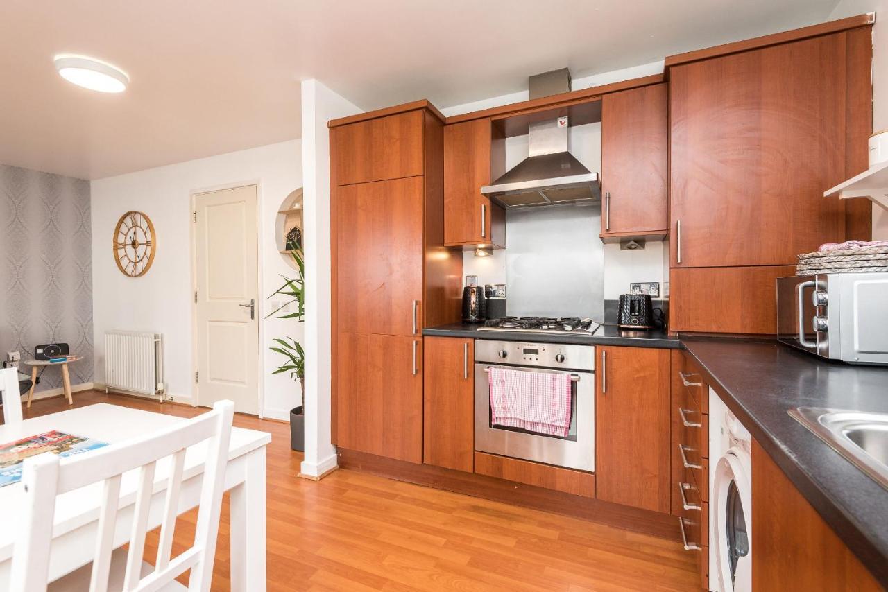 Modern Spacious 3 Bedroom City Centre Apartment - Free Parking - Private Balcony EDI Kültér fotó