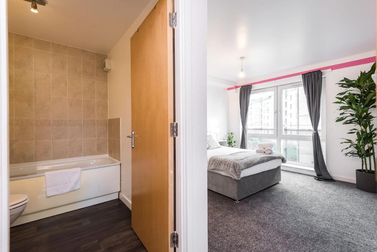 Modern Spacious 3 Bedroom City Centre Apartment - Free Parking - Private Balcony EDI Kültér fotó