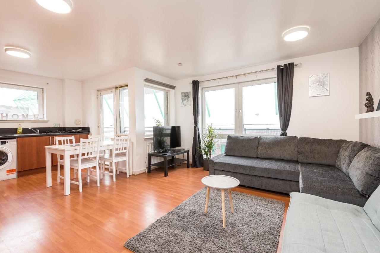 Modern Spacious 3 Bedroom City Centre Apartment - Free Parking - Private Balcony EDI Kültér fotó