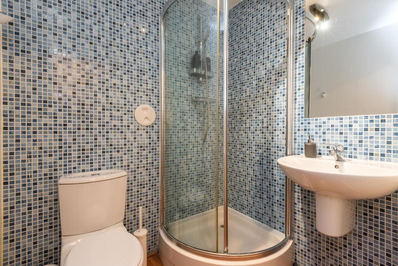 Modern Spacious 3 Bedroom City Centre Apartment - Free Parking - Private Balcony EDI Kültér fotó