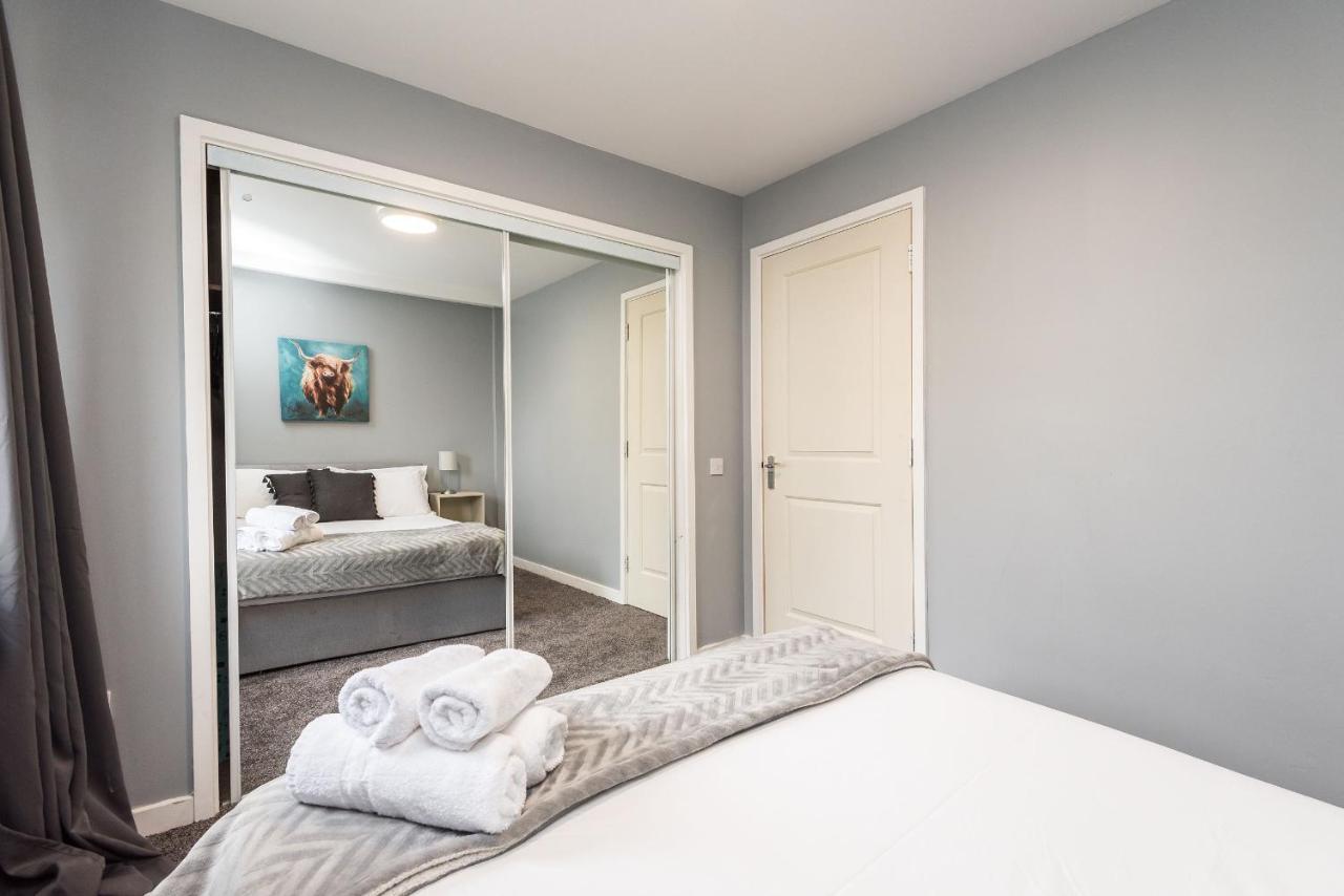 Modern Spacious 3 Bedroom City Centre Apartment - Free Parking - Private Balcony EDI Kültér fotó