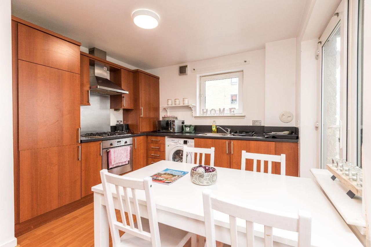 Modern Spacious 3 Bedroom City Centre Apartment - Free Parking - Private Balcony EDI Kültér fotó