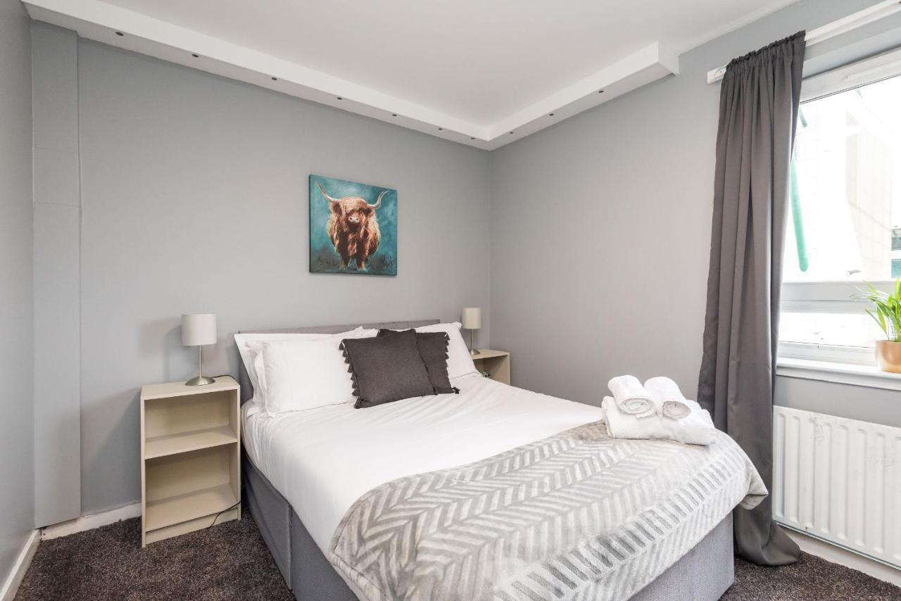 Modern Spacious 3 Bedroom City Centre Apartment - Free Parking - Private Balcony EDI Kültér fotó